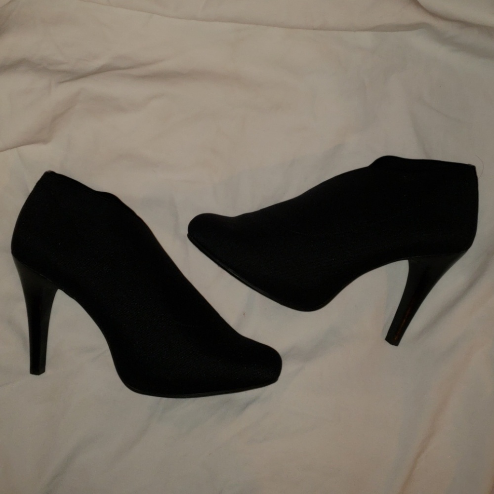 NWOB Antonio Melani "Cimone" Booties Sz 11M